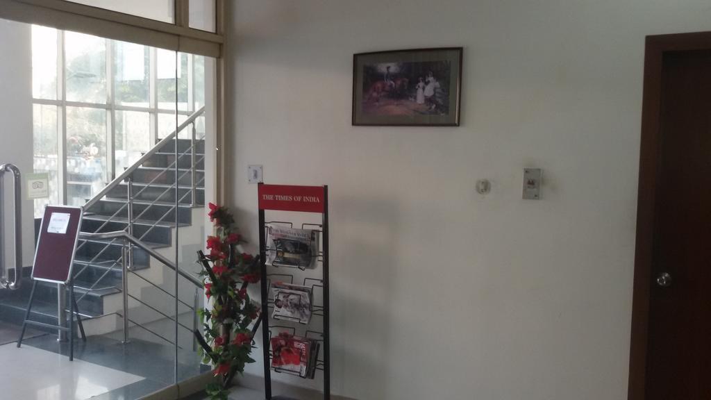 Hotel Sunrise Inn Λάκναου Εξωτερικό φωτογραφία