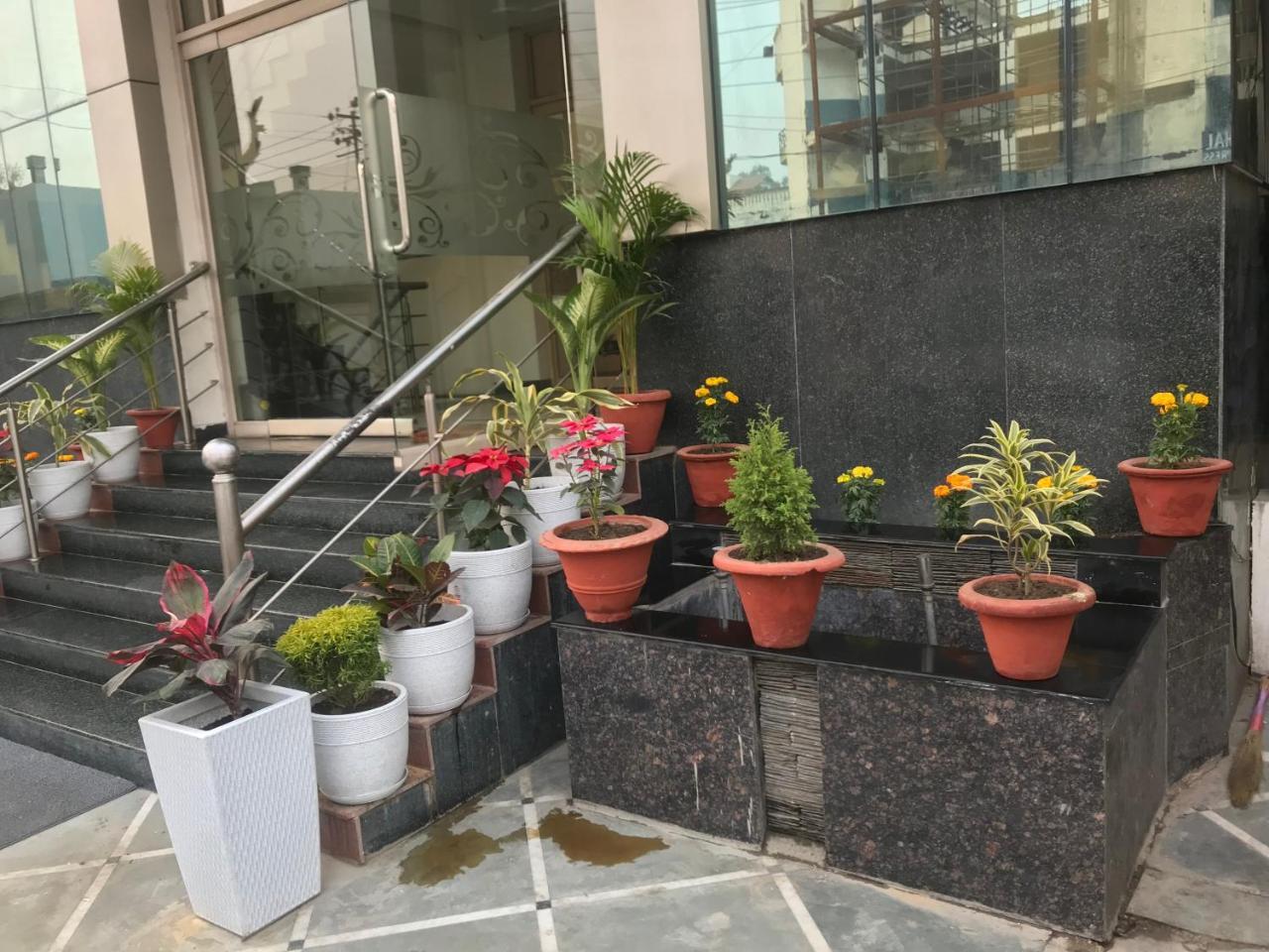 Hotel Sunrise Inn Λάκναου Εξωτερικό φωτογραφία